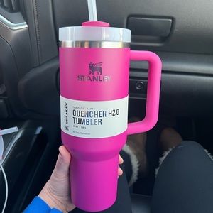 STANLEY FUCHSIA 40oz! Brand new with tags. NEW COLOR STANLEY